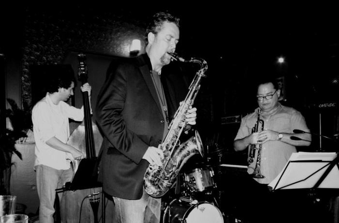 Live Music by El Barrio