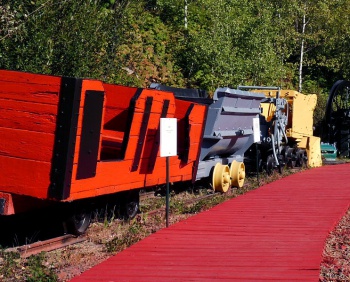 Old Mining Cars in Bralorne by Wikimedia Commons