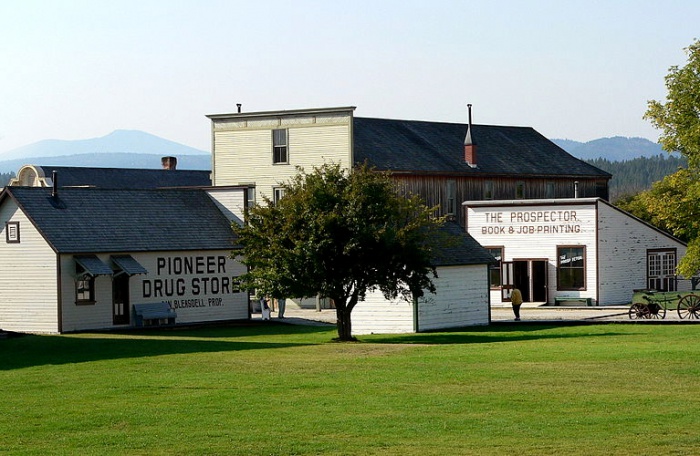 Fort Steele by Wikimedia Commons
