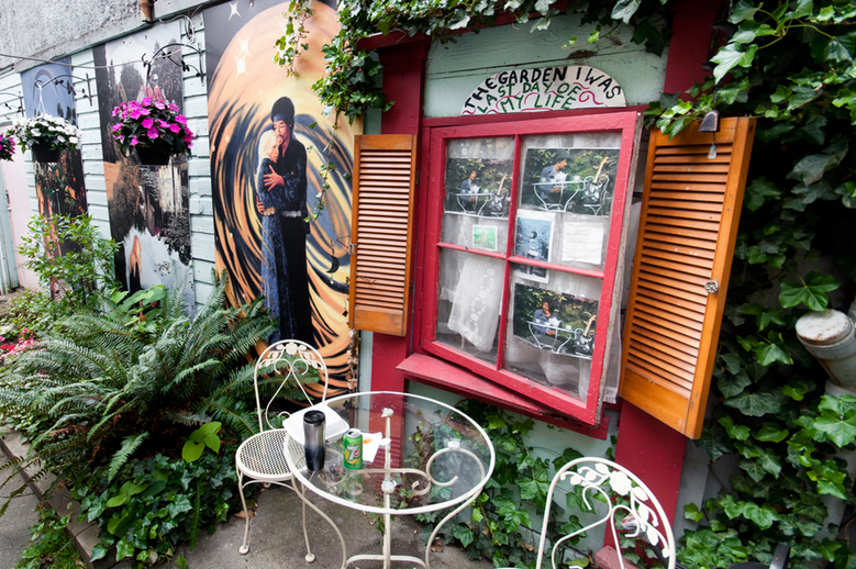 04 Hendrix Shrine Garden