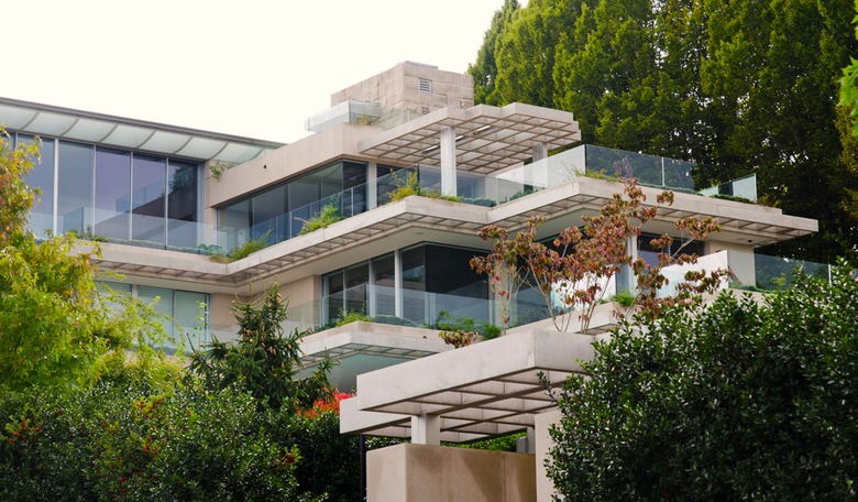 4707 Belmont windows