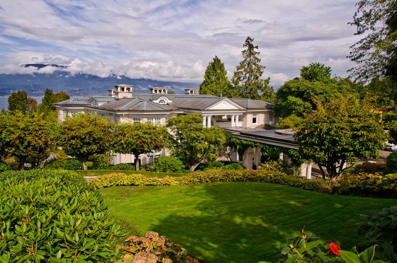 5695 Newton Wynd front