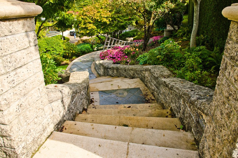 5695 Newton Wynd stairs