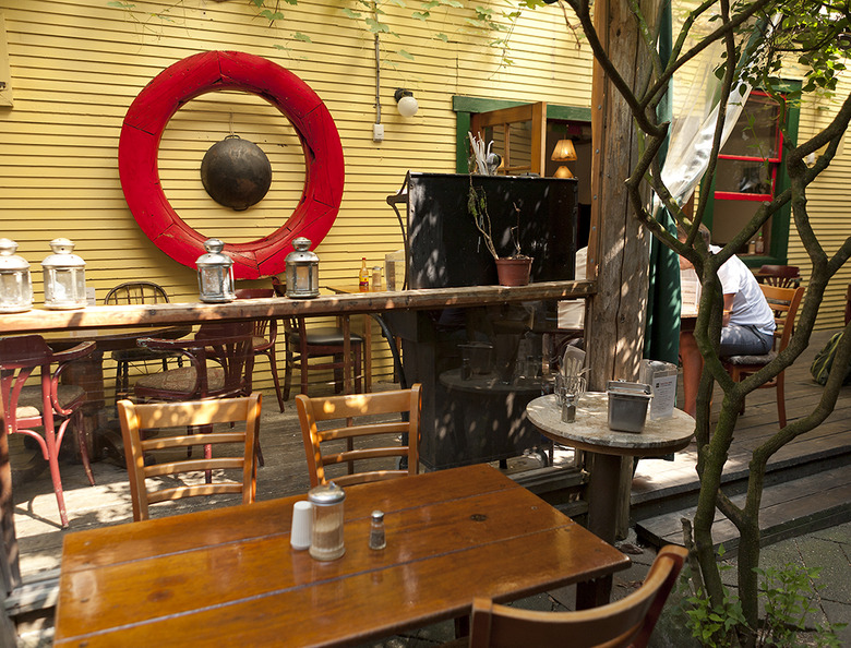 3 The interior has a relaxed ambiance of wooden tables and floors