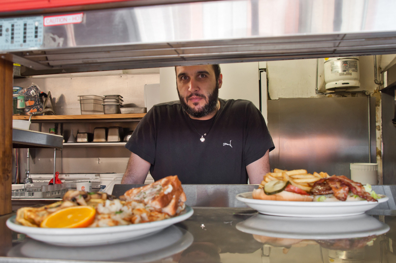 6 Helens Grill Staff