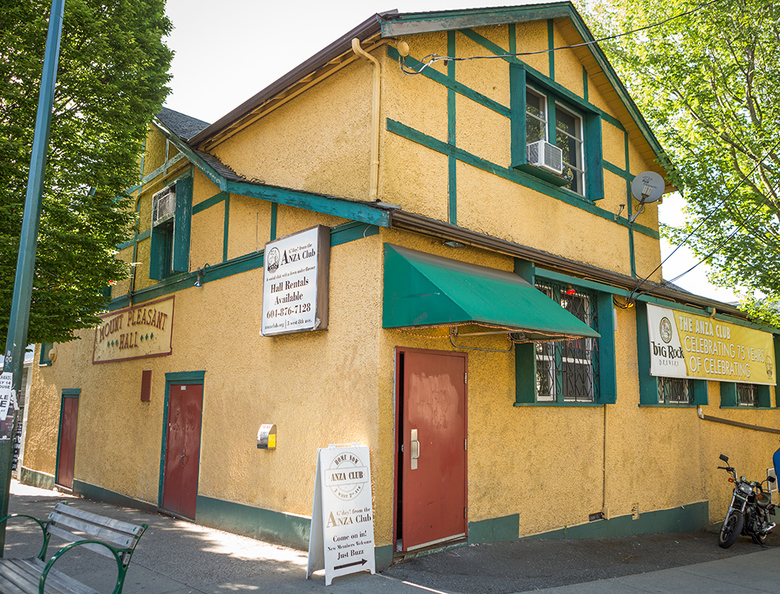 25 ANZA Australian New Zealand Association is a favourite meeting place for a wide range of communities 